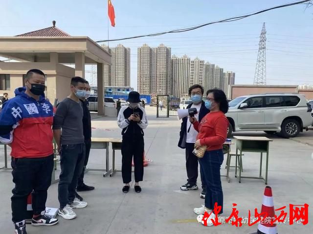 太原市妇幼核酸采样队：与疫情“刚”到底(图4)