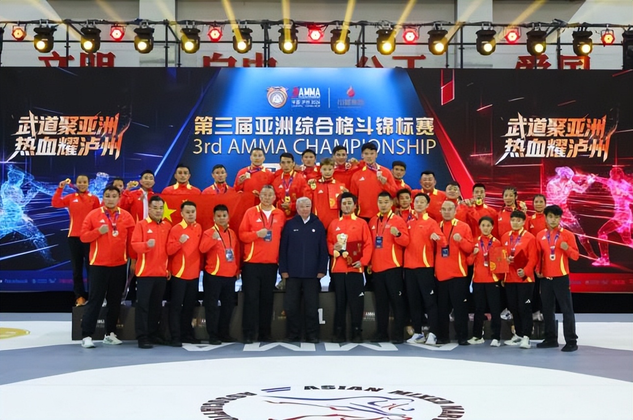 第三届亚洲综合格斗锦标赛泸州圆满落幕 (图1) 第三届亚洲综合格斗锦标赛泸州圆满落幕 (图1)