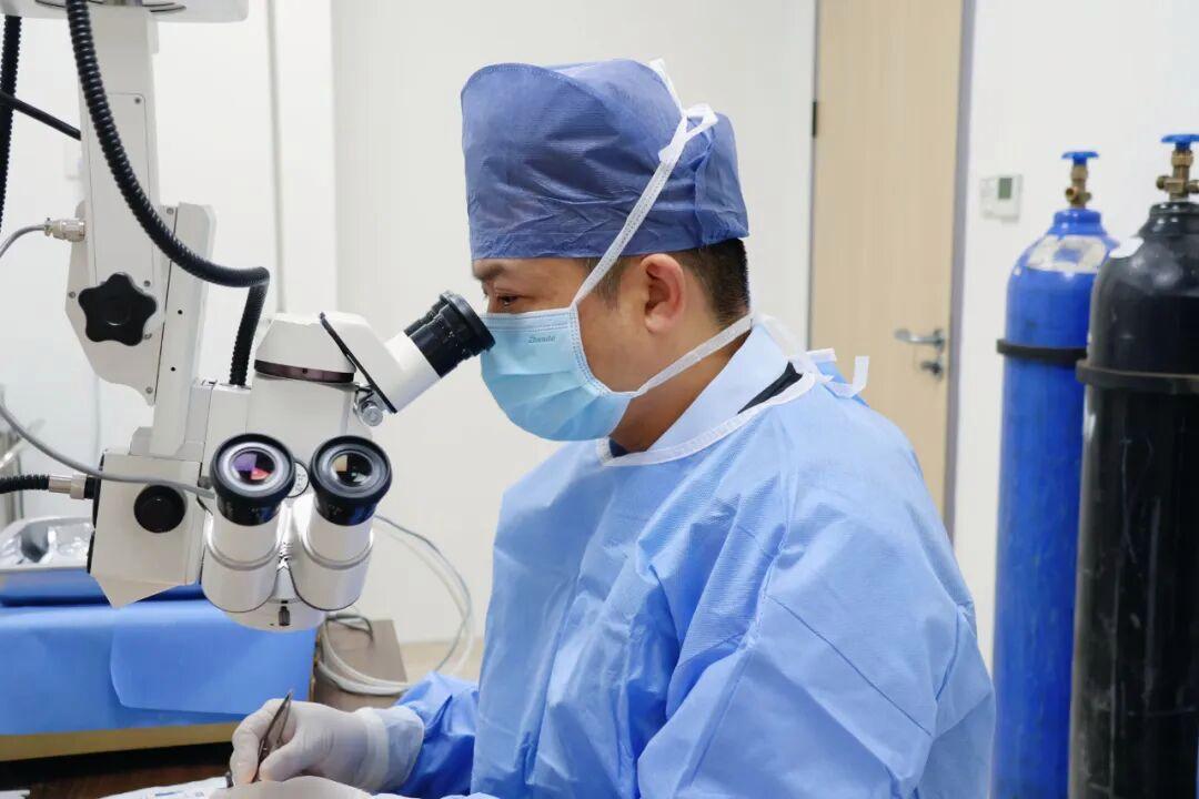 眼底“守光人”赵斌：以精微之术，守眼底光明(图2)